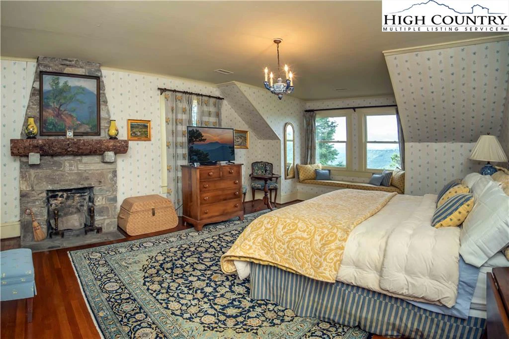Image number 7 for the current listing