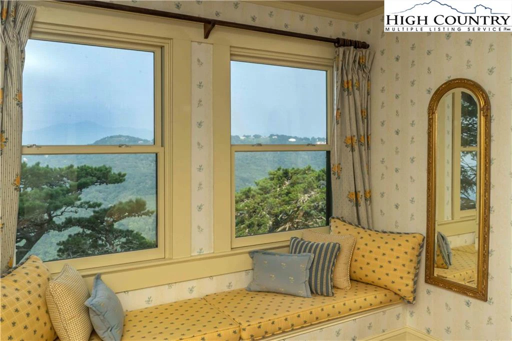 Image number 8 for the current listing