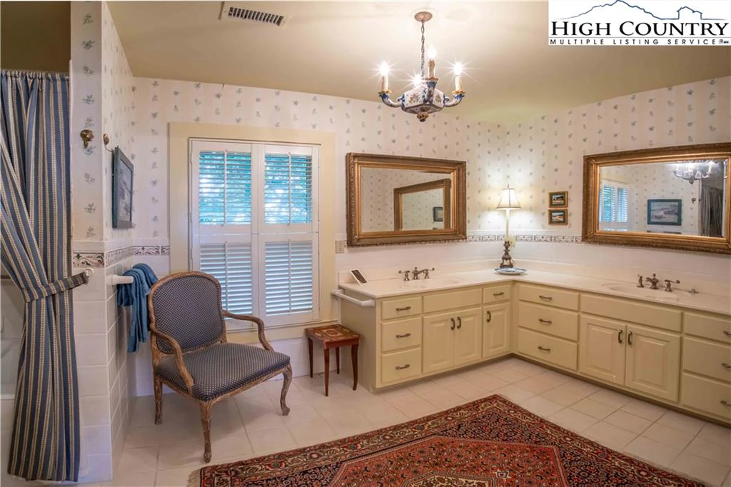 Image number 9 for the current listing