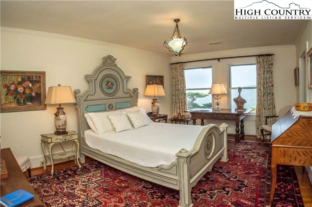 Image number 10 for the current listing