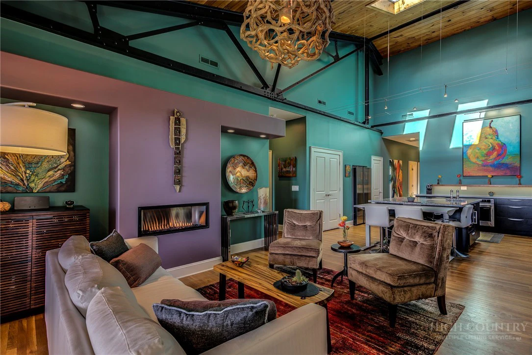Image number 4 for the current listing