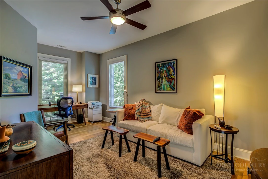 Image number 12 for the current listing
