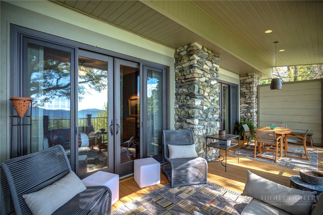 Image number 19 for the current listing