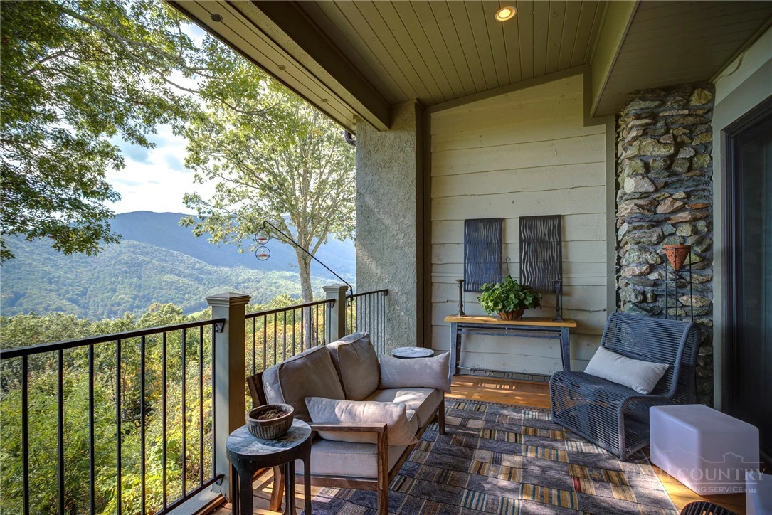 Image number 20 for the current listing