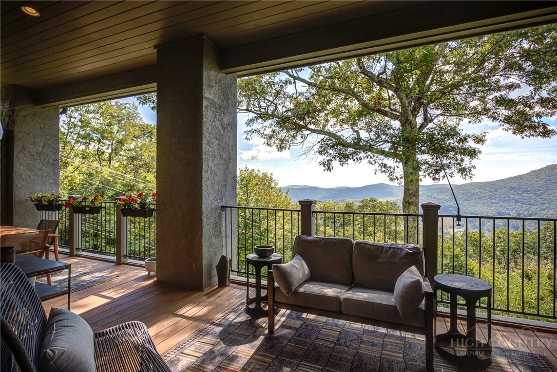Image number 21 for the current listing