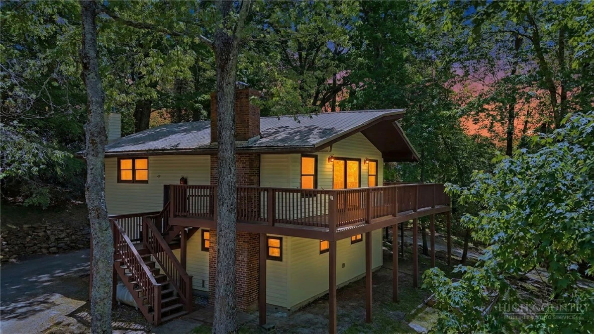 Image number 1 for the current listing