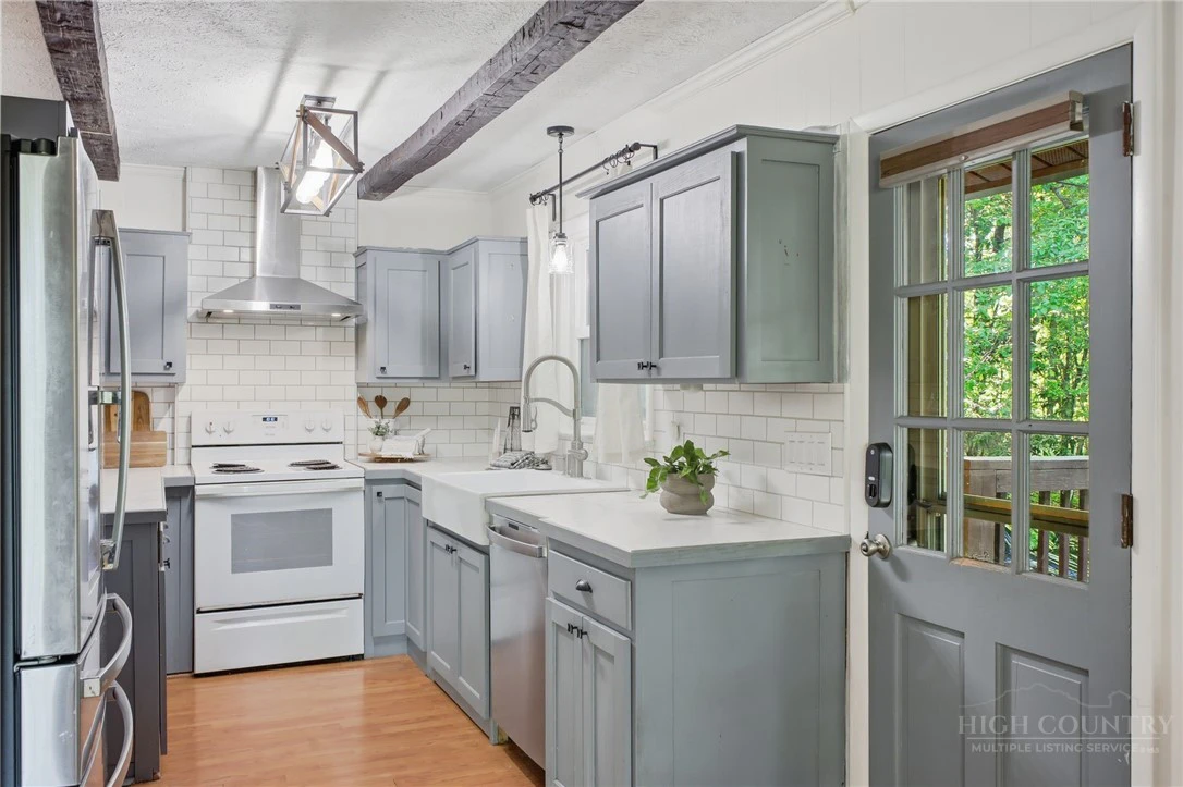 Image number 9 for the current listing