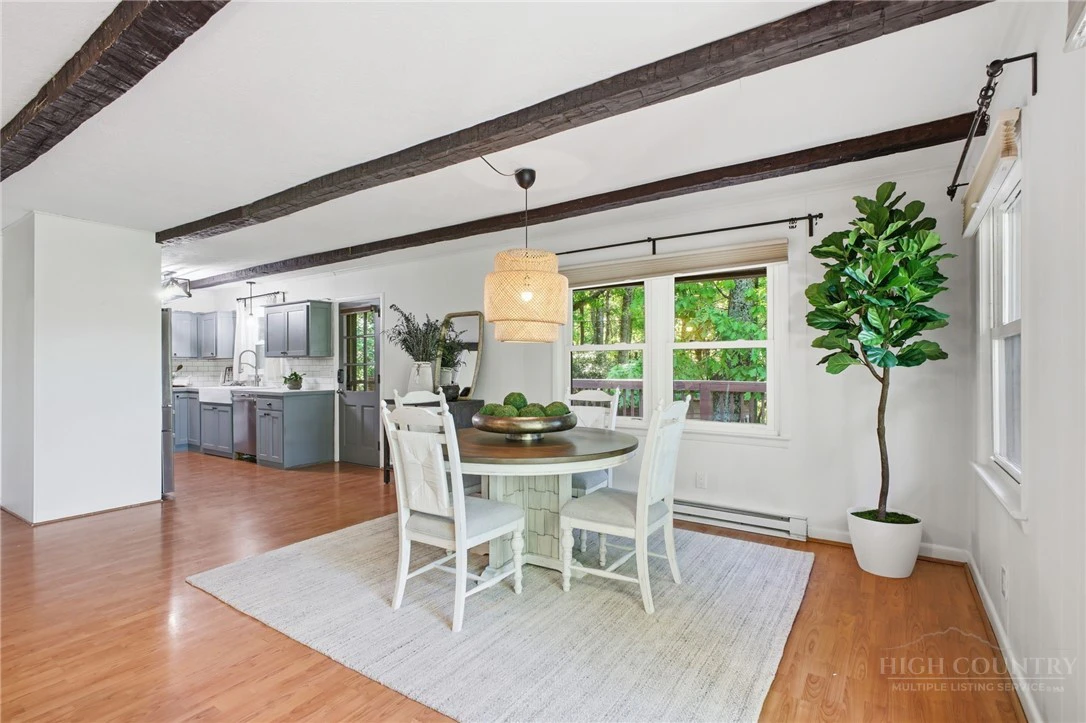Image number 16 for the current listing