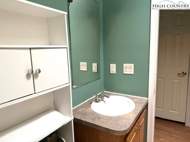 Image number 3 for the current listing