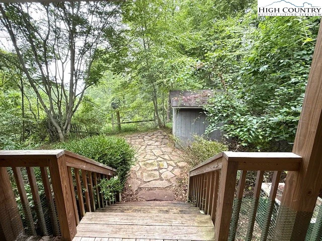 Image number 8 for the current listing