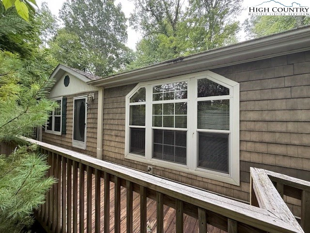 Image number 17 for the current listing