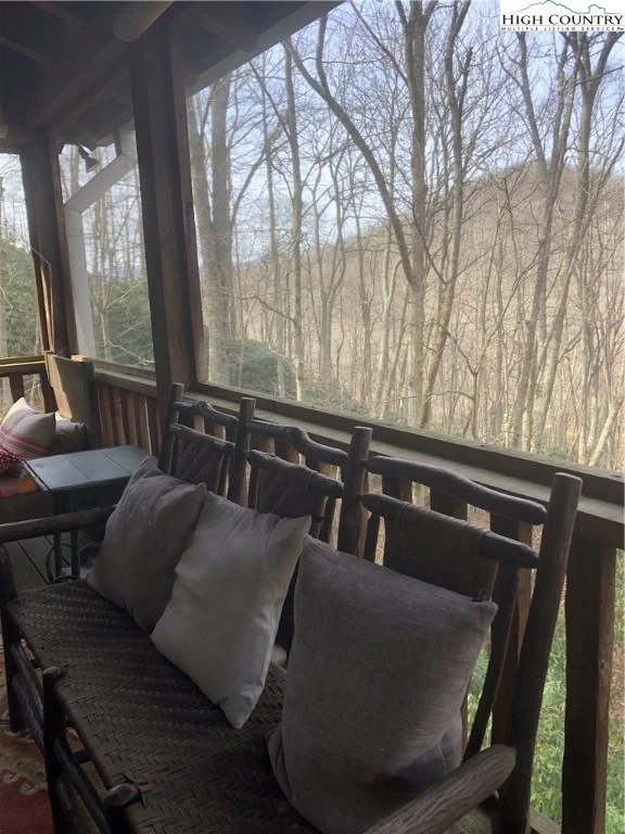 Image number 8 for the current listing