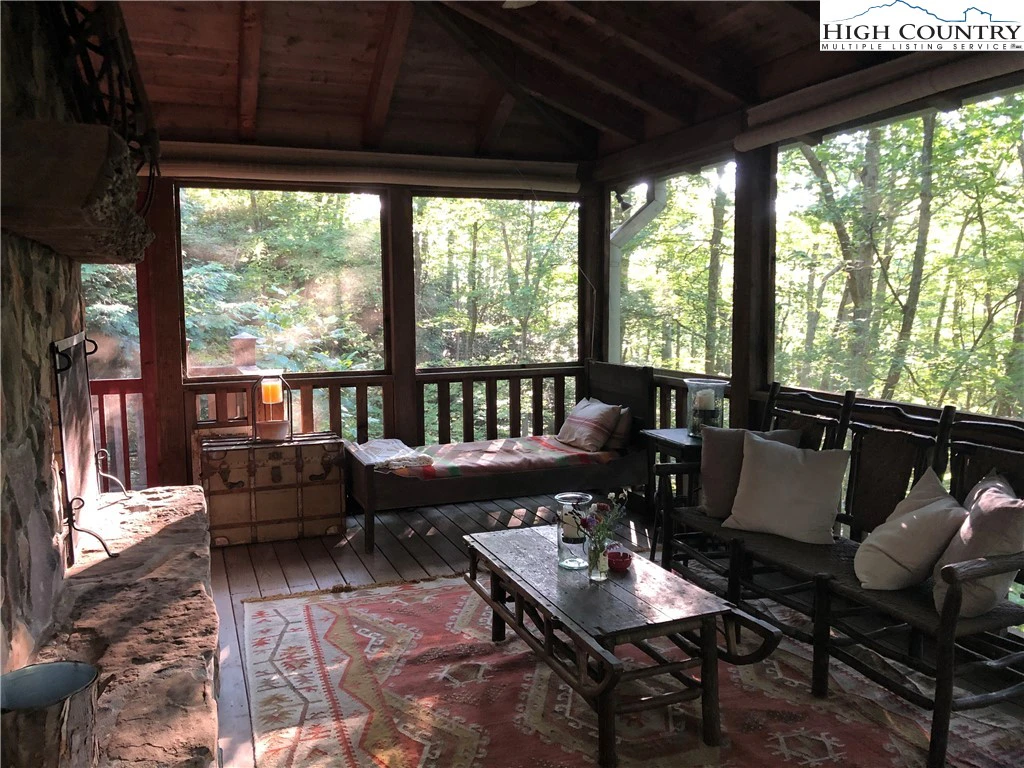 Image number 10 for the current listing