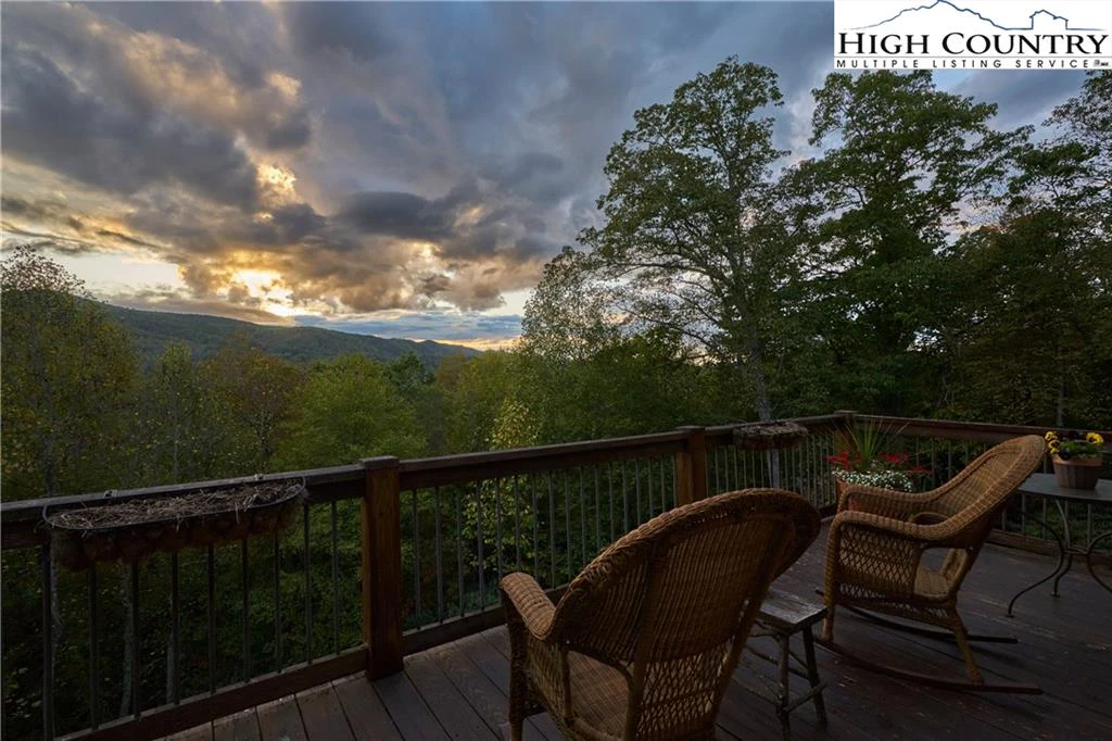 Image number 1 for the current listing