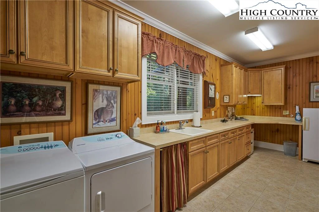Image number 12 for the current listing