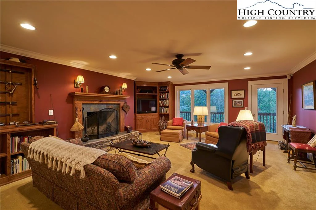 Image number 3 for the current listing
