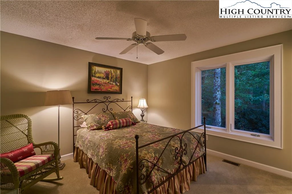 Image number 5 for the current listing