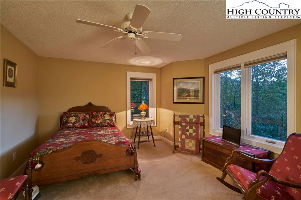 Image number 6 for the current listing