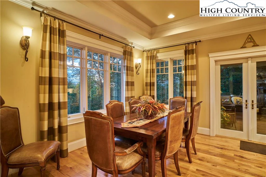 Image number 7 for the current listing