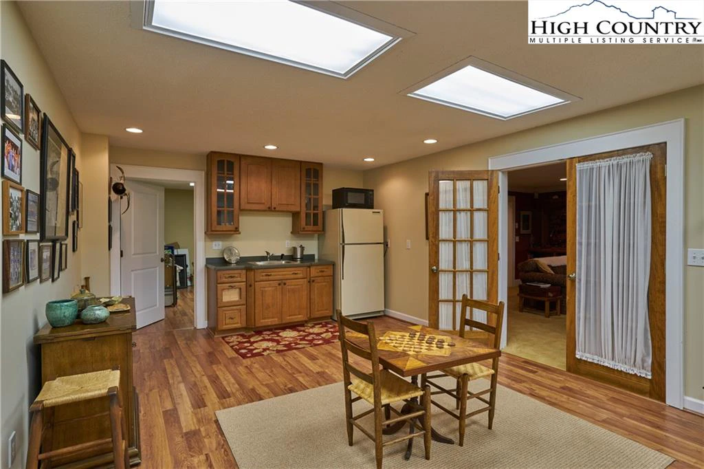 Image number 8 for the current listing