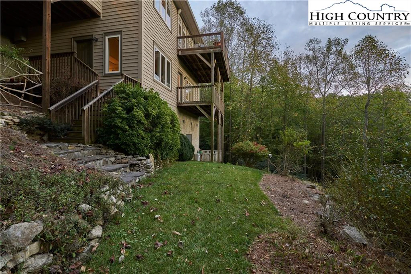 Image number 15 for the current listing