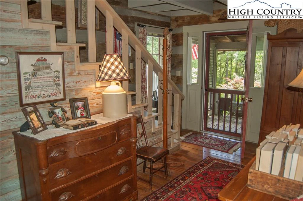 Image number 9 for the current listing