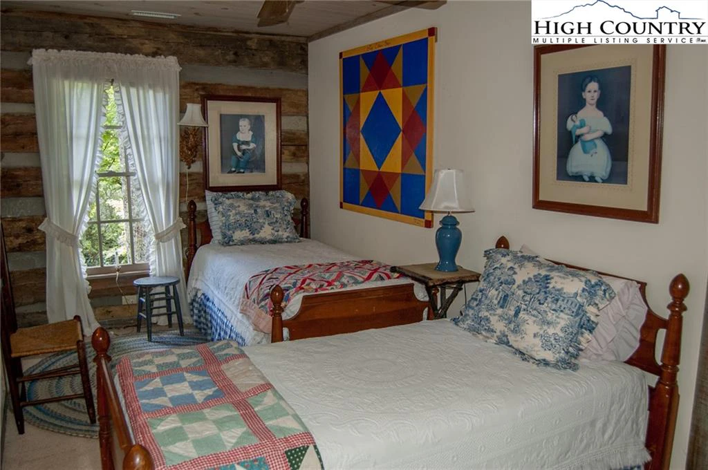 Image number 8 for the current listing