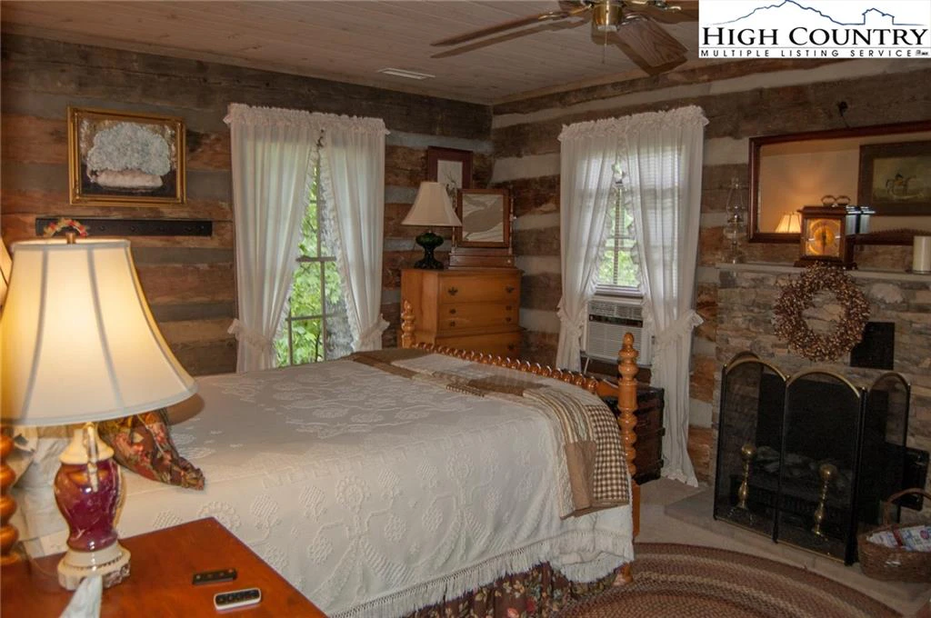 Image number 7 for the current listing