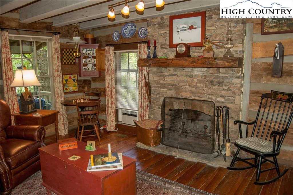 Image number 15 for the current listing