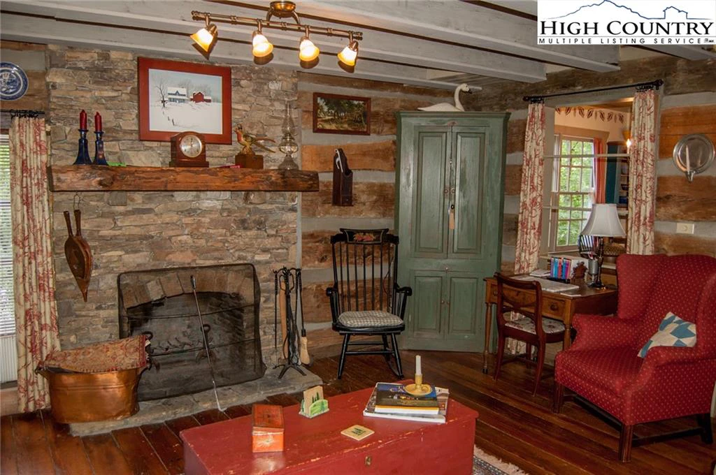 Image number 14 for the current listing