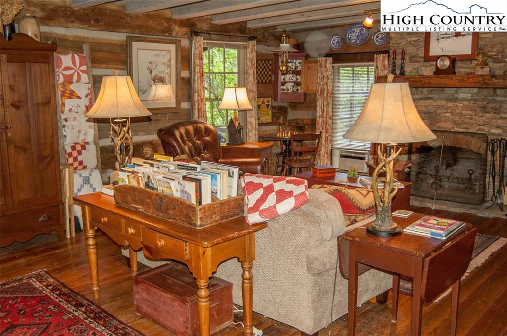 Image number 13 for the current listing