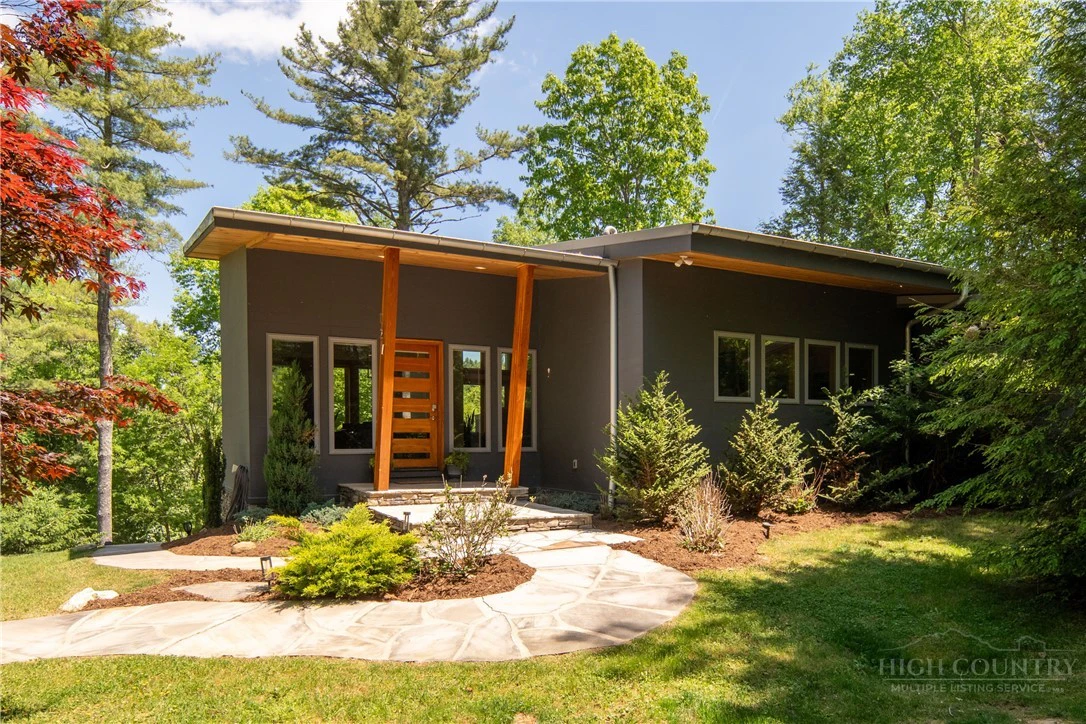 Image number 2 for the current listing
