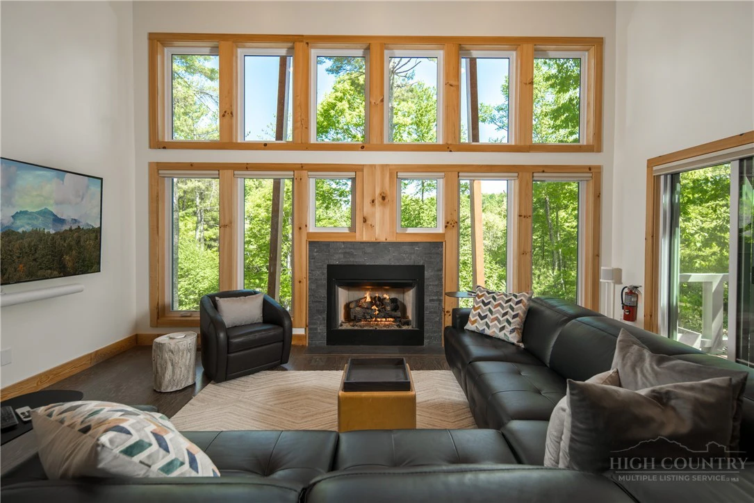 Image number 3 for the current listing