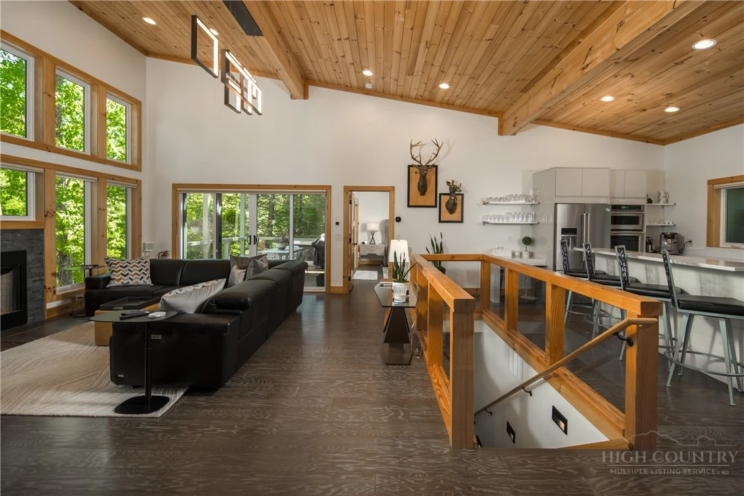 Image number 4 for the current listing