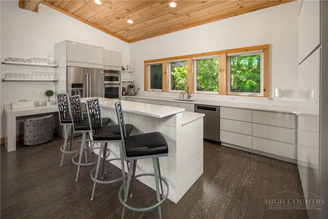 Image number 5 for the current listing