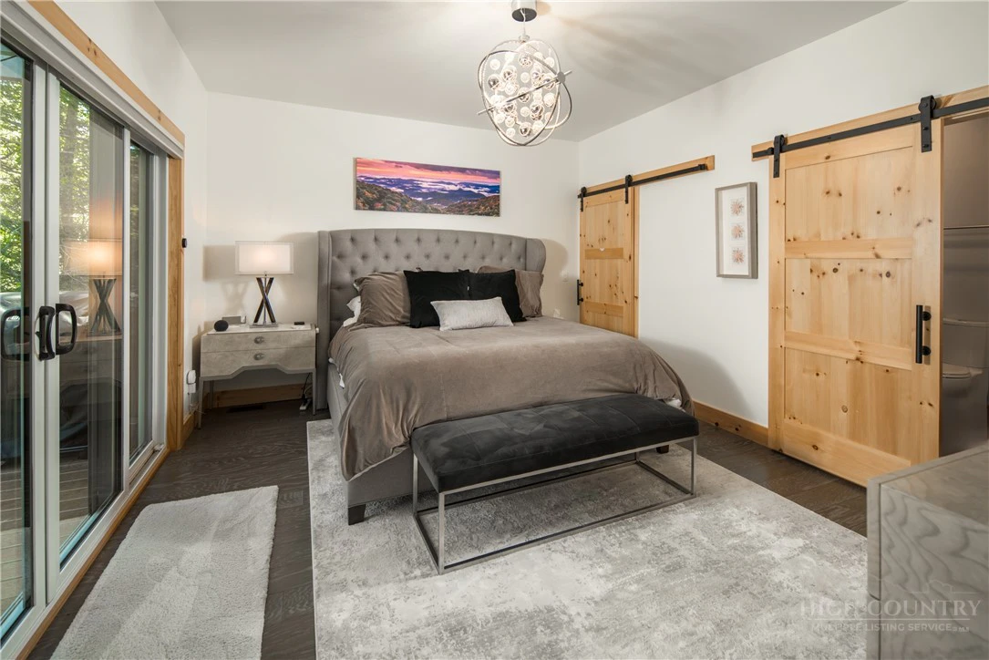 Image number 6 for the current listing