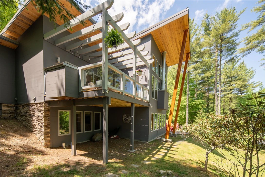 Image number 11 for the current listing