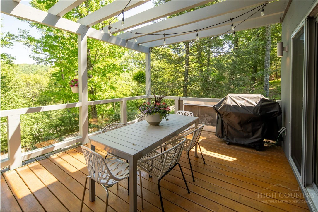 Image number 13 for the current listing