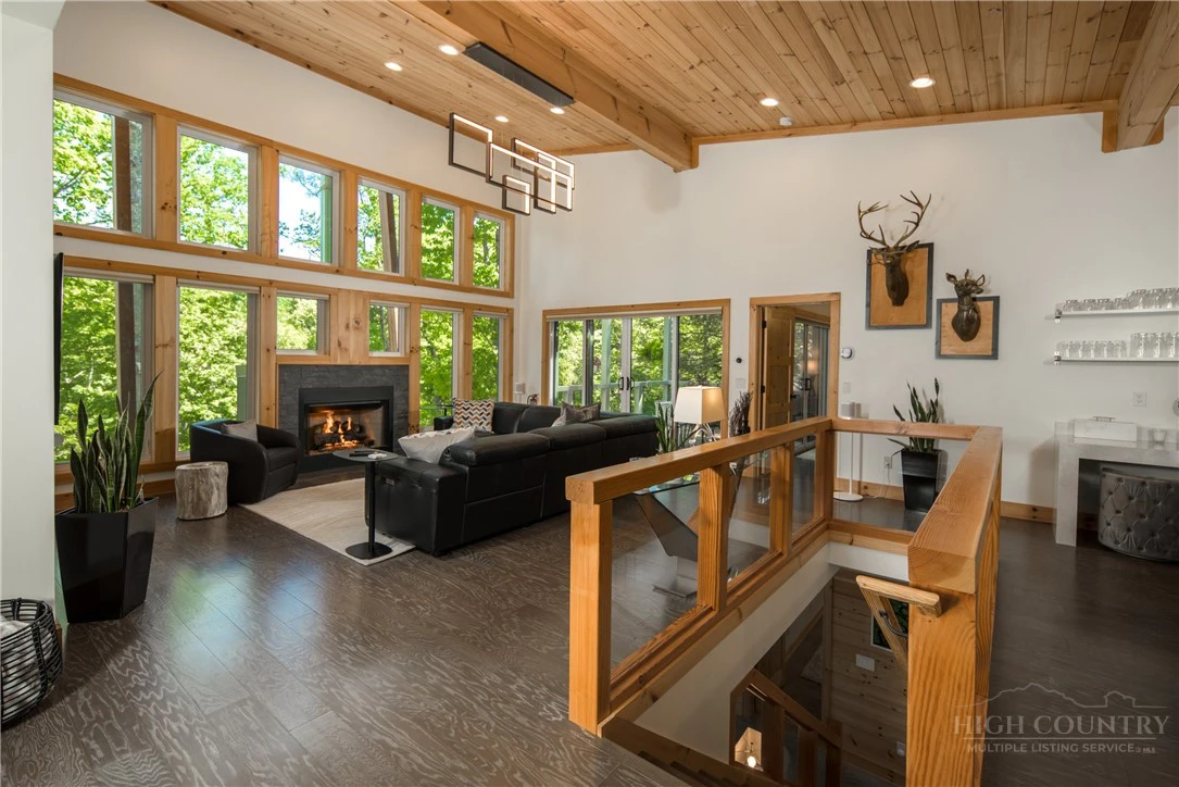 Image number 14 for the current listing