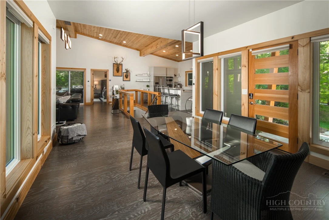 Image number 19 for the current listing