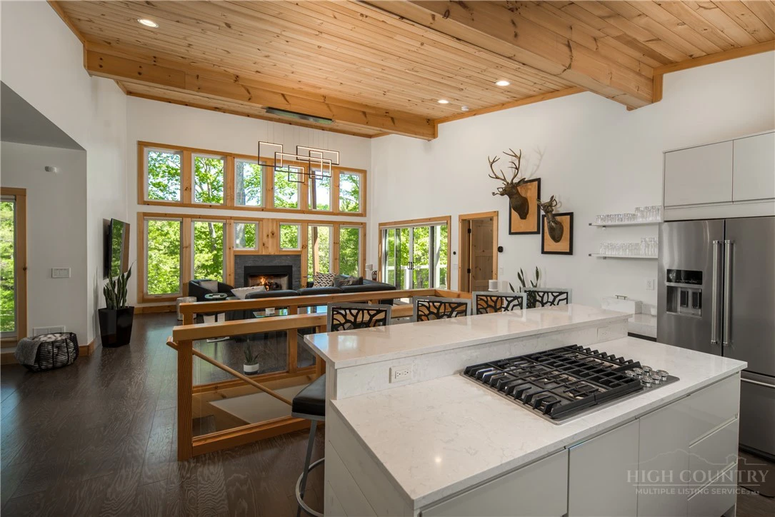 Image number 21 for the current listing
