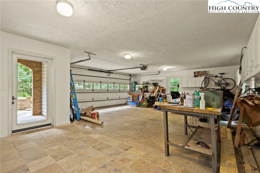 Image number 21 for the current listing