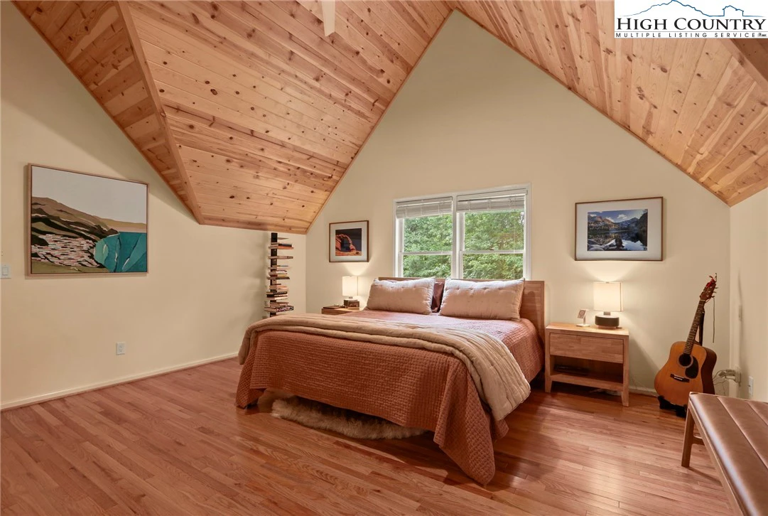 Image number 3 for the current listing