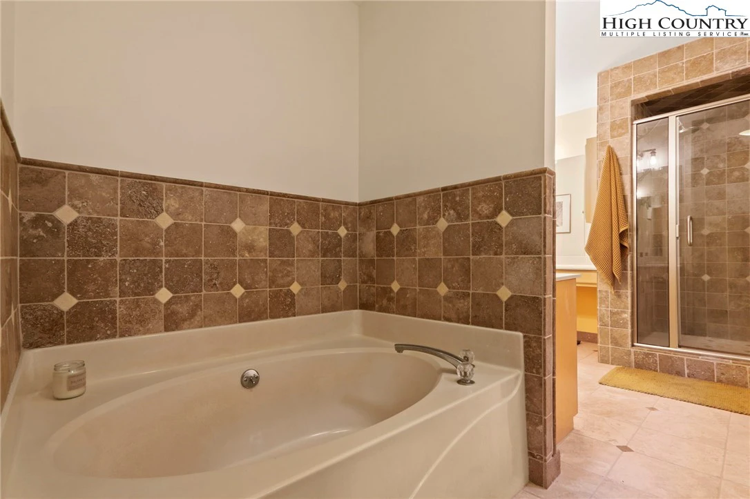 Image number 6 for the current listing