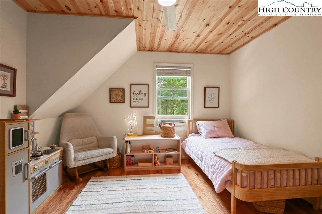 Image number 8 for the current listing
