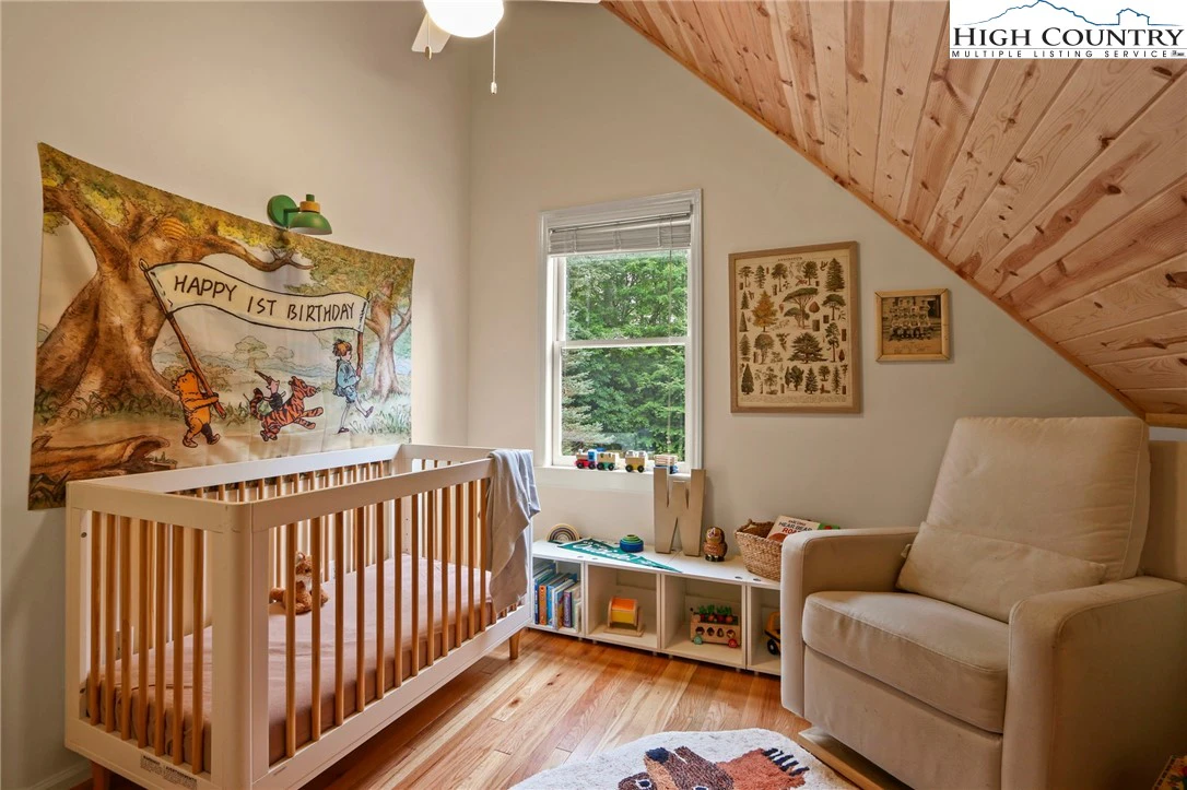 Image number 11 for the current listing