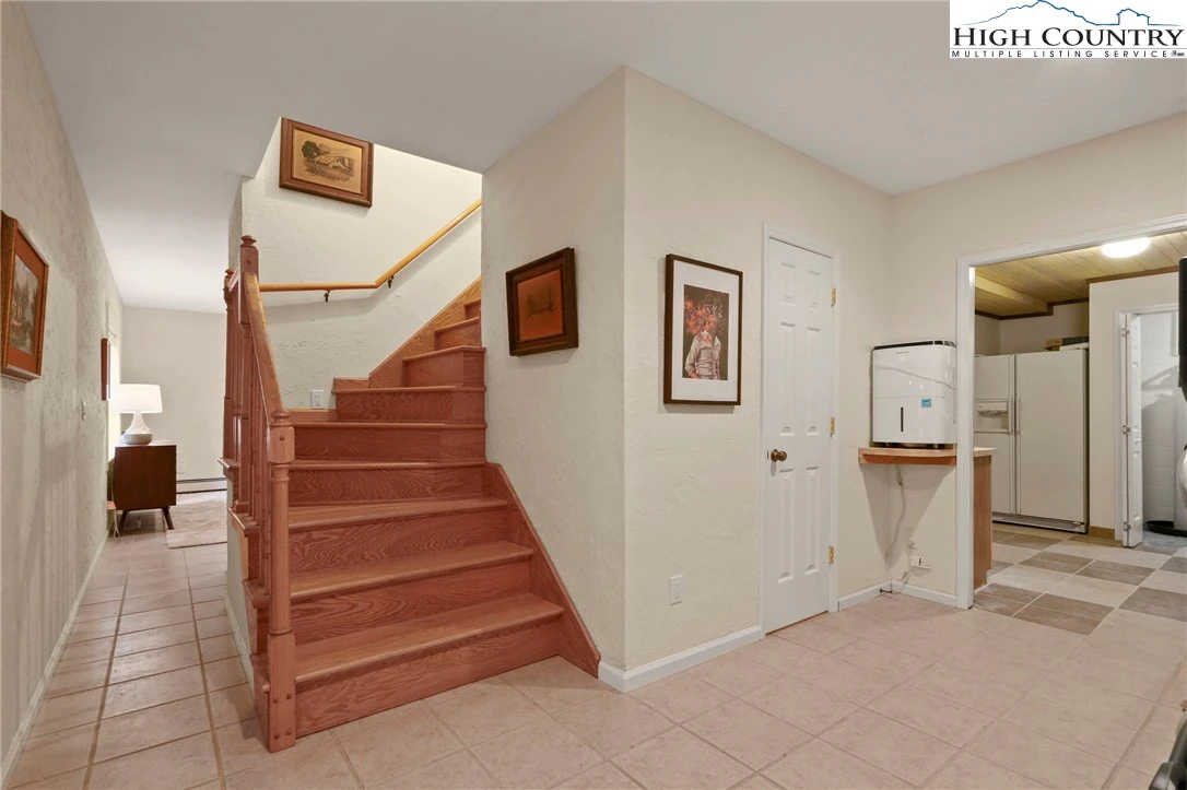 Image number 2 for the current listing