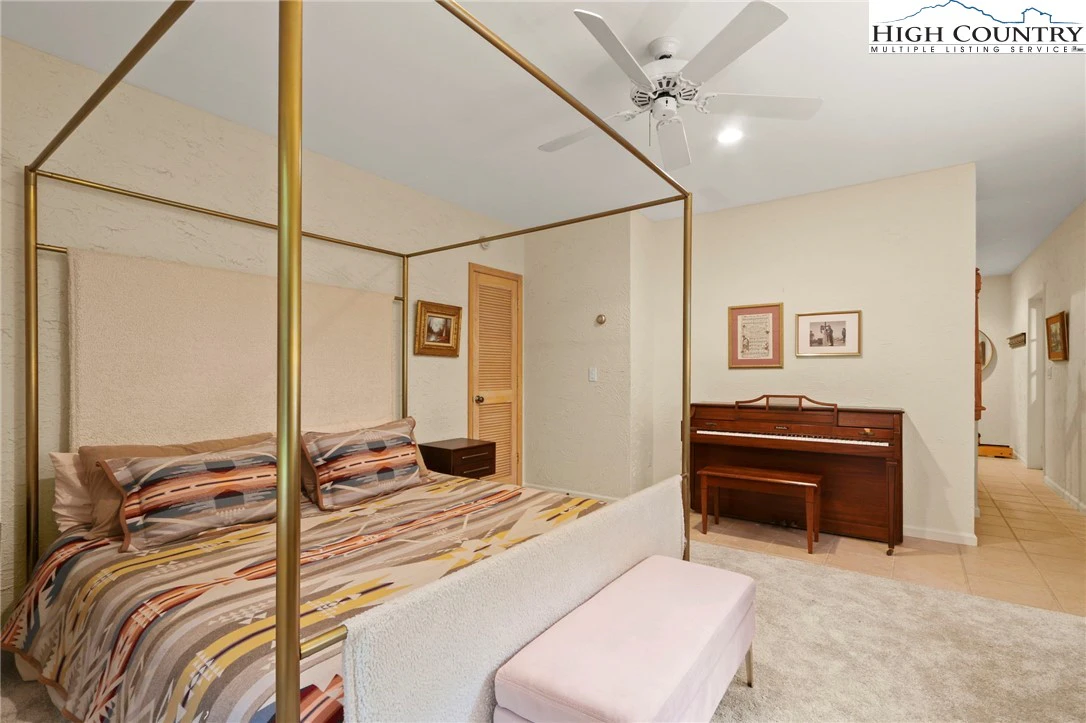 Image number 16 for the current listing