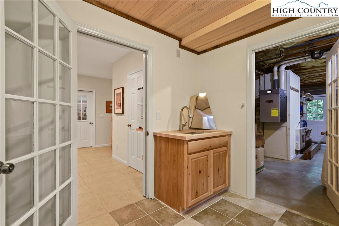 Image number 19 for the current listing