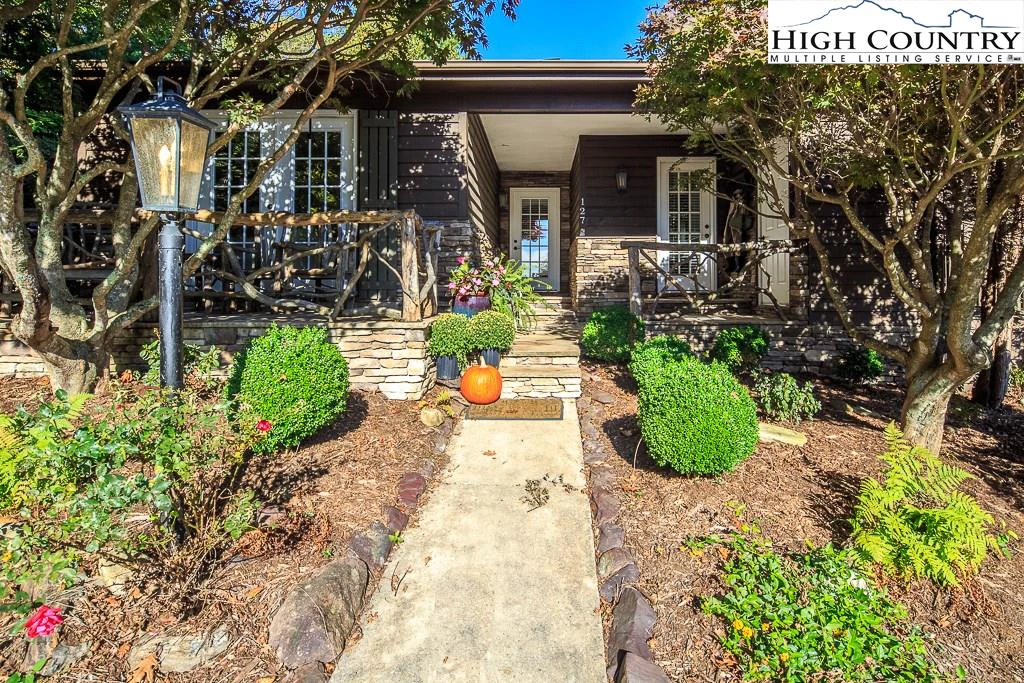 Image number 1 for the current listing